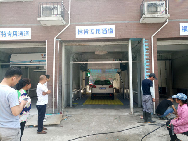 两台镭豹360炫彩型进驻北京福特汽车4S店安装完成