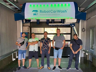 新年伊始 喜迎开门红，俄罗斯加里宁格勒Robot Car Wash再订十五台镭豹360炫彩型洗车机